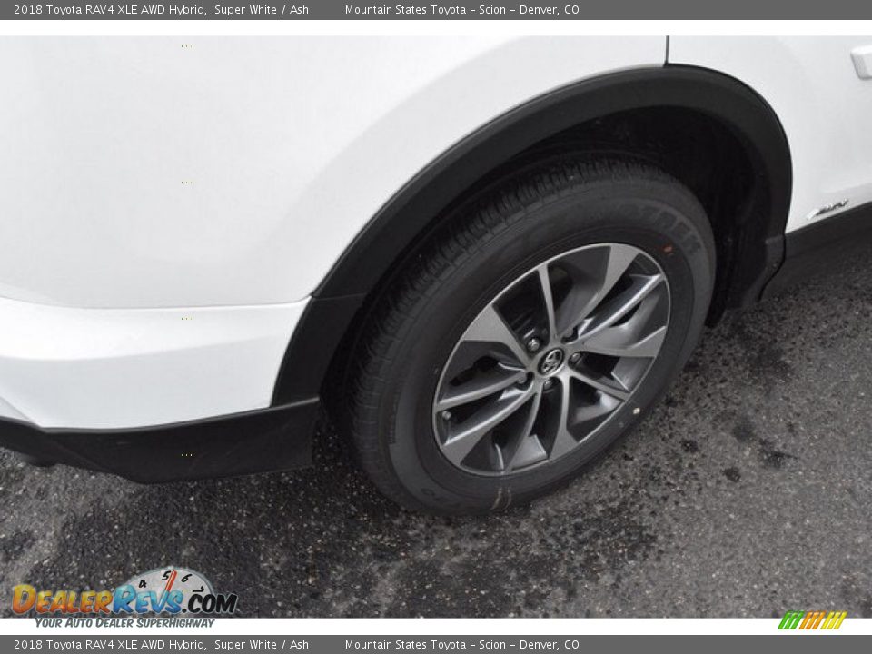 2018 Toyota RAV4 XLE AWD Hybrid Super White / Ash Photo #35