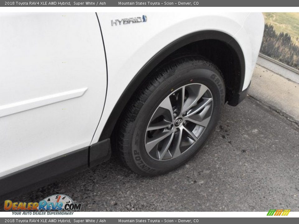 2018 Toyota RAV4 XLE AWD Hybrid Super White / Ash Photo #36
