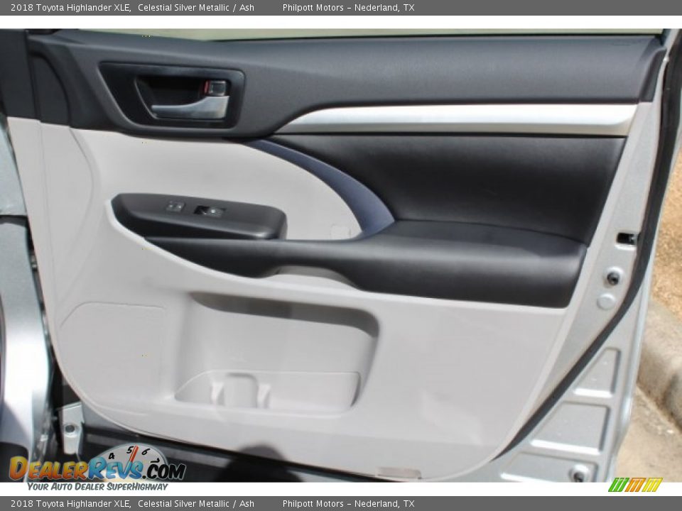 2018 Toyota Highlander XLE Celestial Silver Metallic / Ash Photo #31