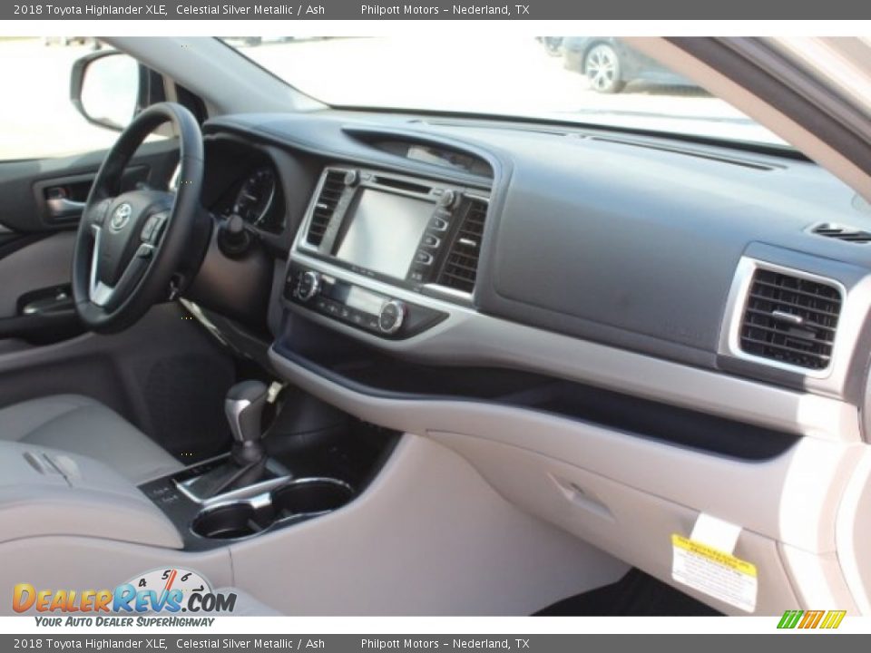 2018 Toyota Highlander XLE Celestial Silver Metallic / Ash Photo #32