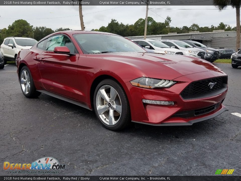 Front 3/4 View of 2018 Ford Mustang EcoBoost Fastback Photo #7