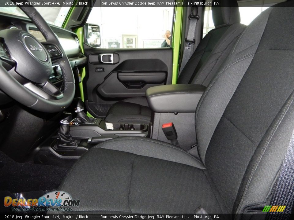 Front Seat of 2018 Jeep Wrangler Sport 4x4 Photo #10