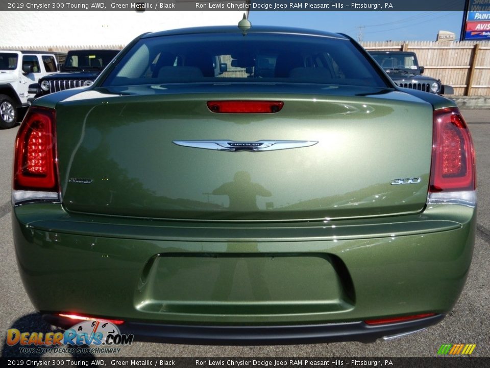 2019 Chrysler 300 Touring AWD Green Metallic / Black Photo #4