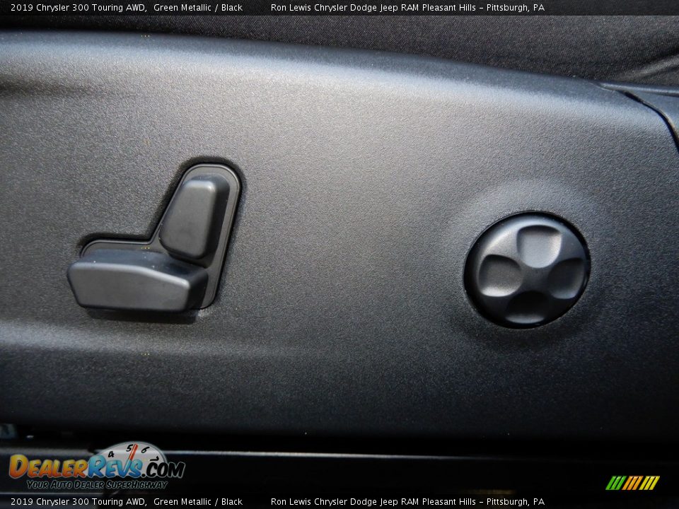 Controls of 2019 Chrysler 300 Touring AWD Photo #16