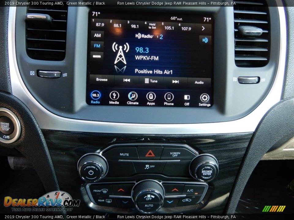 Controls of 2019 Chrysler 300 Touring AWD Photo #20