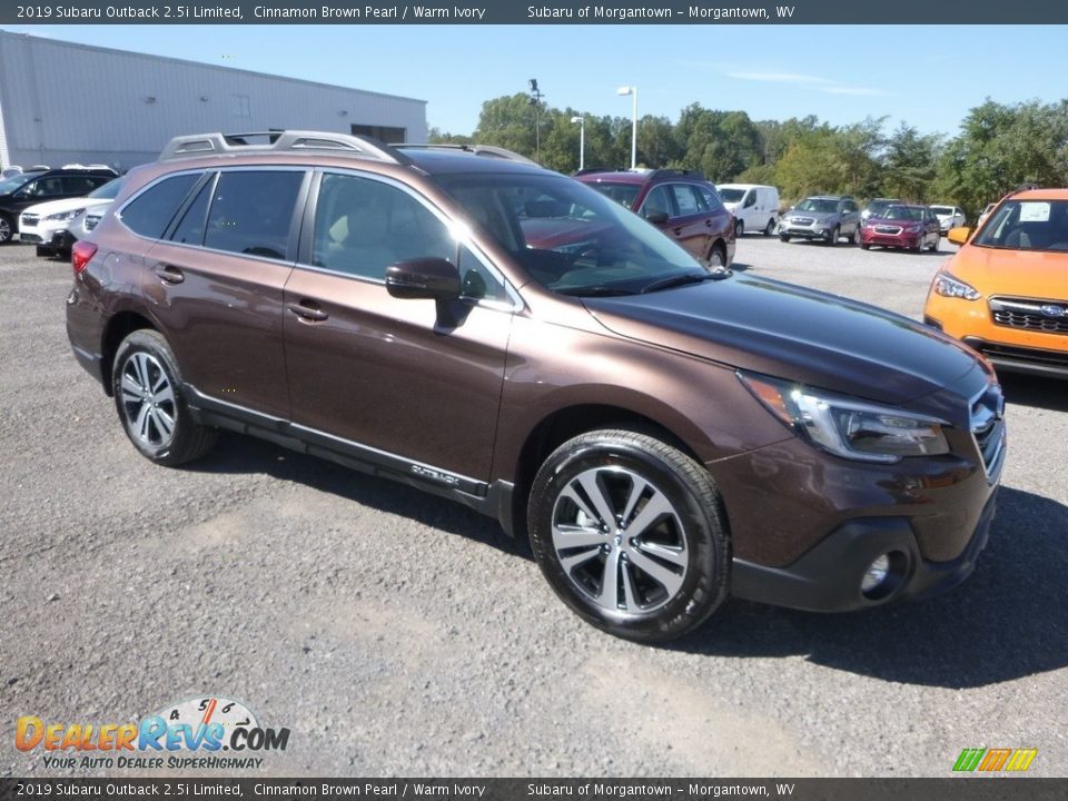 Front 3/4 View of 2019 Subaru Outback 2.5i Limited Photo #1