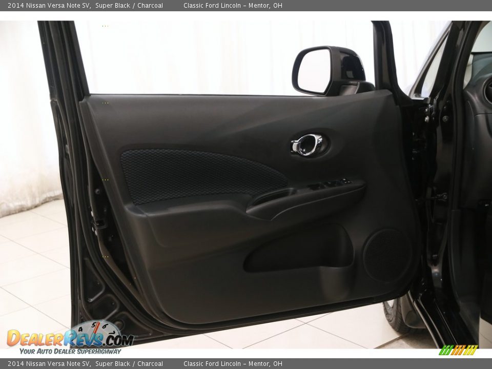 2014 Nissan Versa Note SV Super Black / Charcoal Photo #4