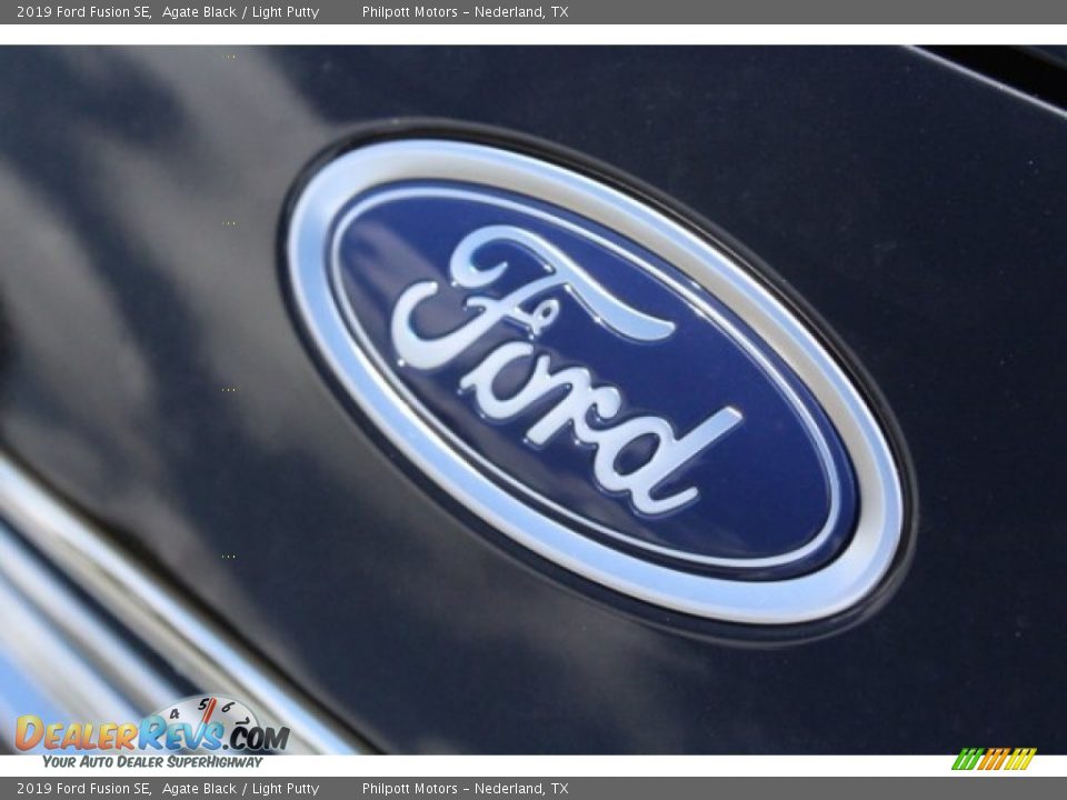 2019 Ford Fusion SE Logo Photo #4