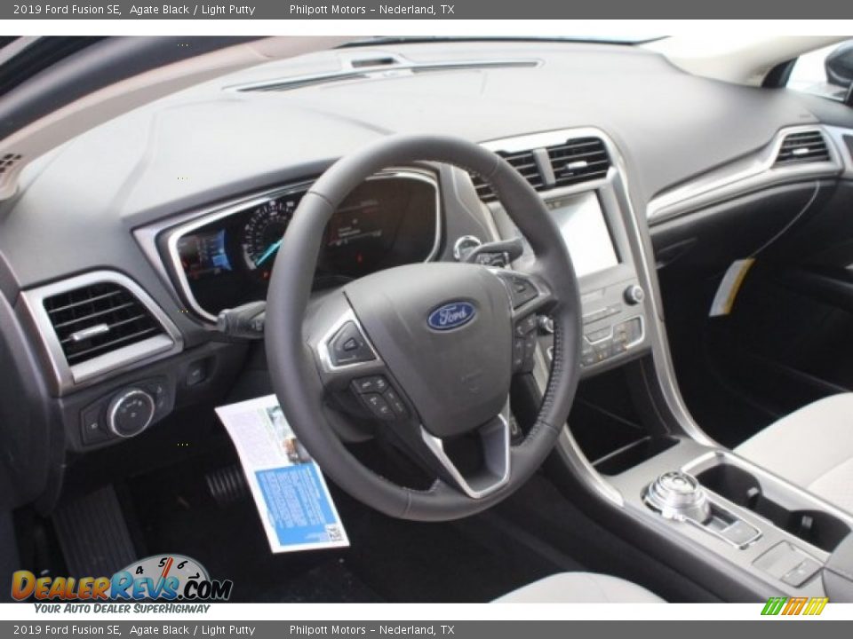 2019 Ford Fusion SE Agate Black / Light Putty Photo #13