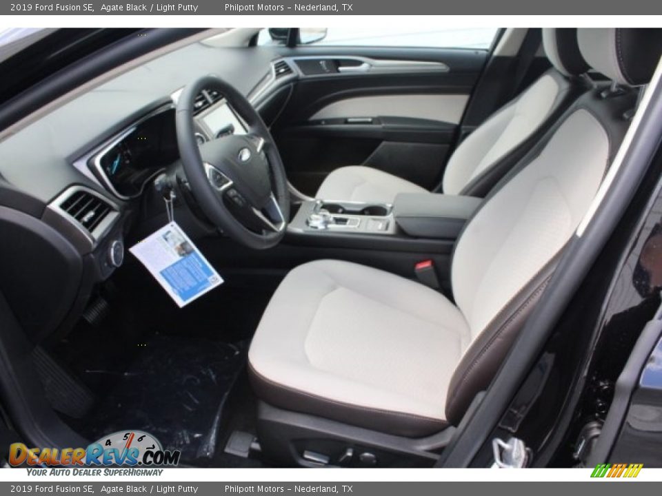 Light Putty Interior - 2019 Ford Fusion SE Photo #14