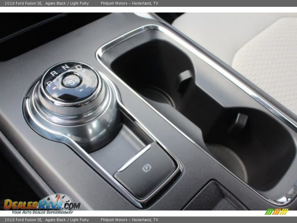 2019 Ford Fusion SE Shifter Photo #19