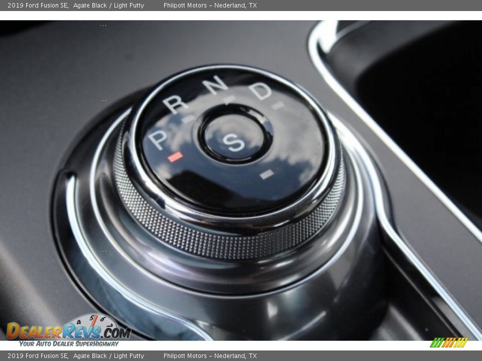 2019 Ford Fusion SE Shifter Photo #20