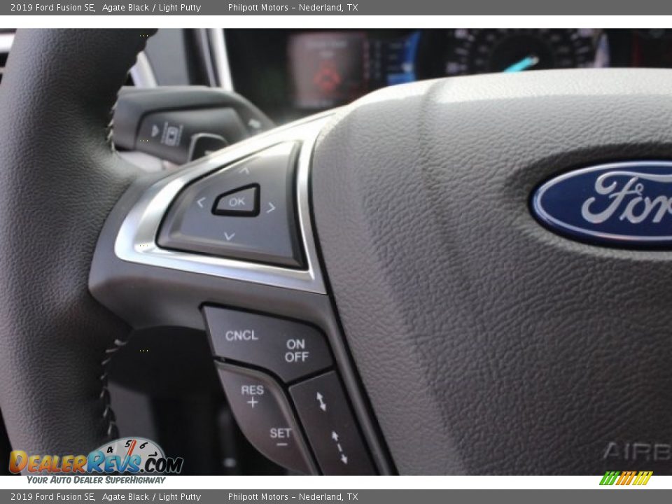 2019 Ford Fusion SE Steering Wheel Photo #21