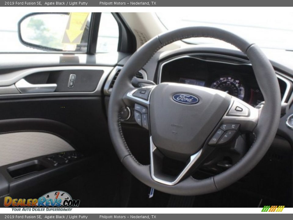 2019 Ford Fusion SE Agate Black / Light Putty Photo #28