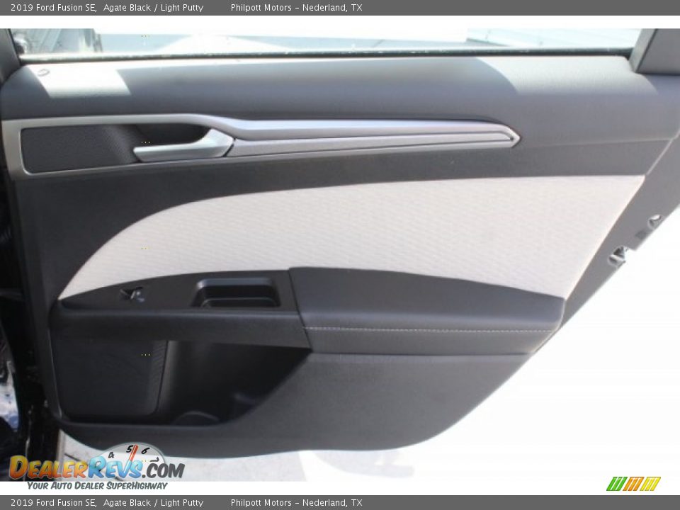 2019 Ford Fusion SE Agate Black / Light Putty Photo #30