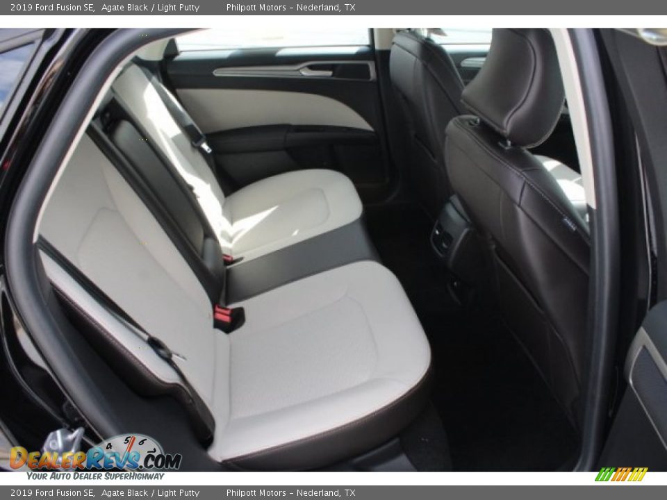Rear Seat of 2019 Ford Fusion SE Photo #31