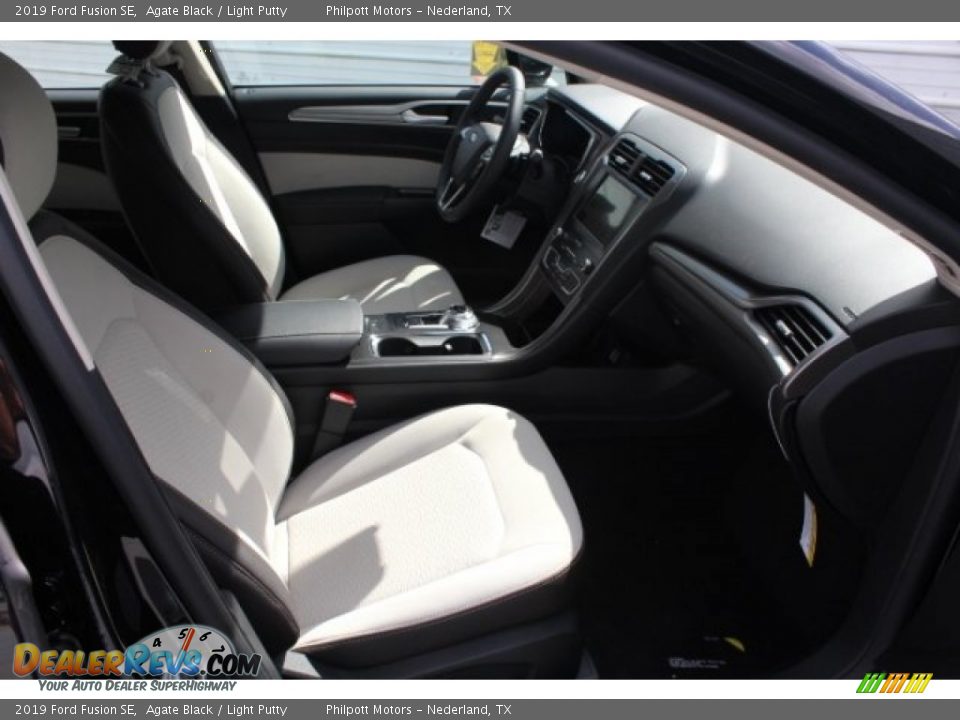 2019 Ford Fusion SE Agate Black / Light Putty Photo #34