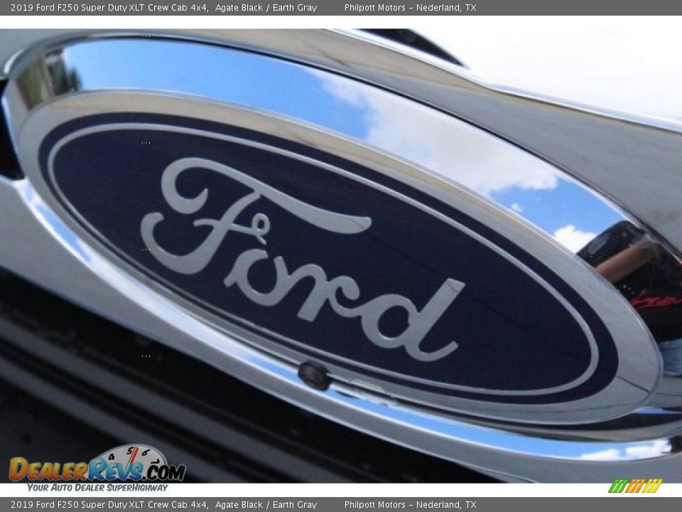 2019 Ford F250 Super Duty XLT Crew Cab 4x4 Agate Black / Earth Gray Photo #4