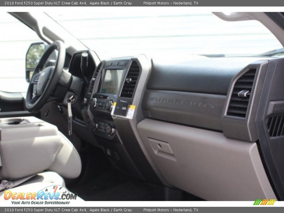 2019 Ford F250 Super Duty XLT Crew Cab 4x4 Agate Black / Earth Gray Photo #29