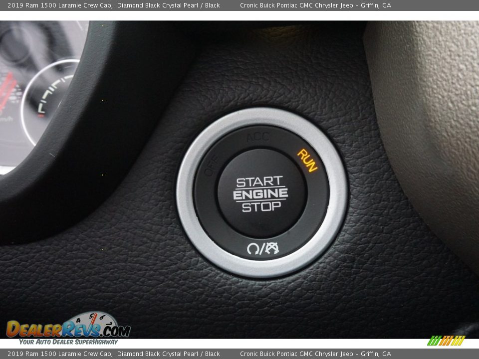 2019 Ram 1500 Laramie Crew Cab Diamond Black Crystal Pearl / Black Photo #6