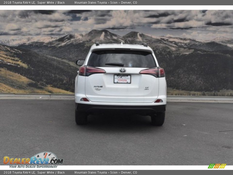2018 Toyota RAV4 LE Super White / Black Photo #4