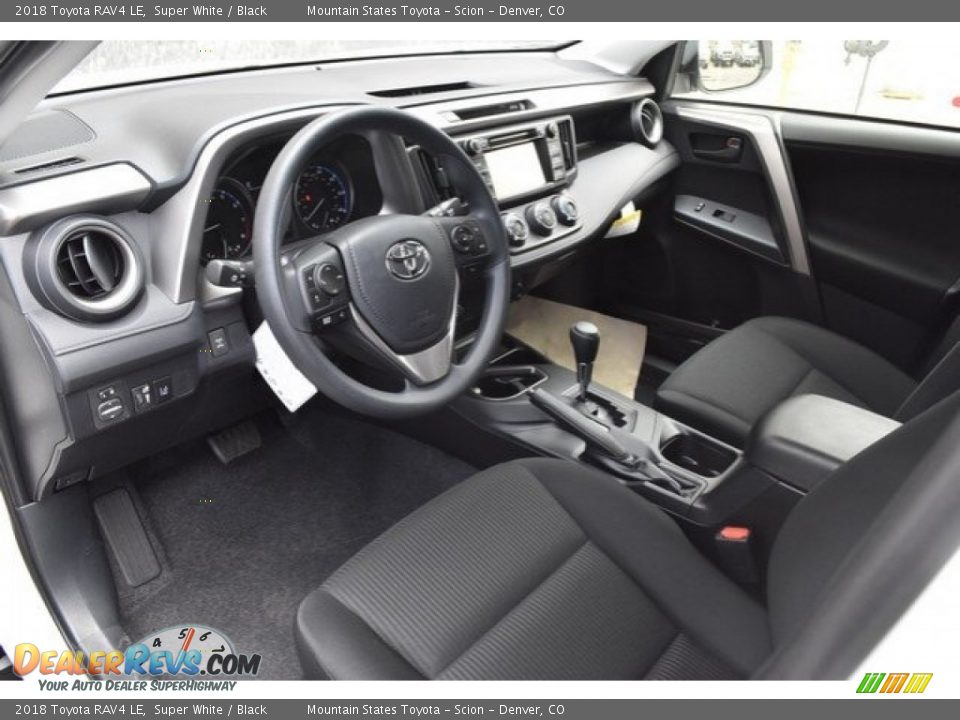 2018 Toyota RAV4 LE Super White / Black Photo #5