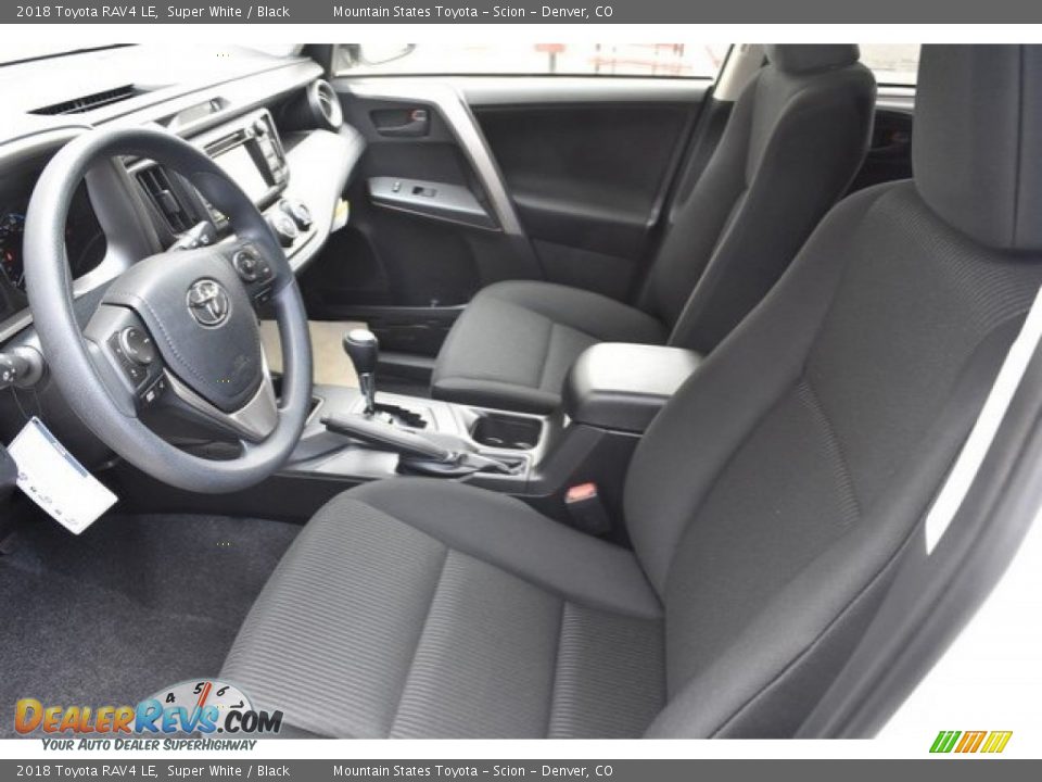 2018 Toyota RAV4 LE Super White / Black Photo #6
