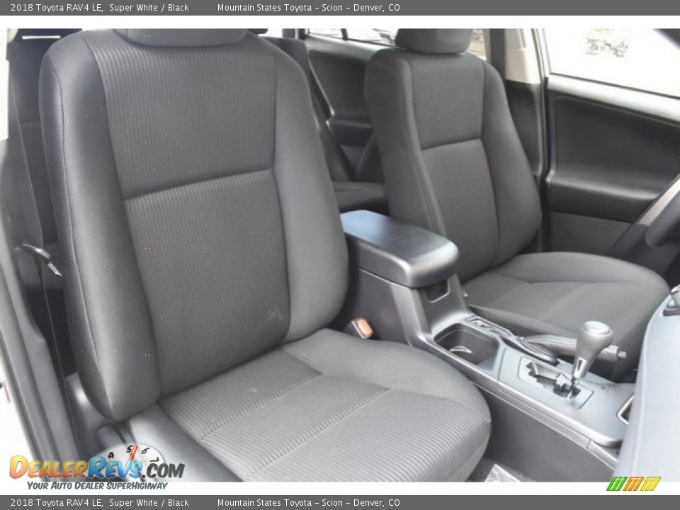 2018 Toyota RAV4 LE Super White / Black Photo #12
