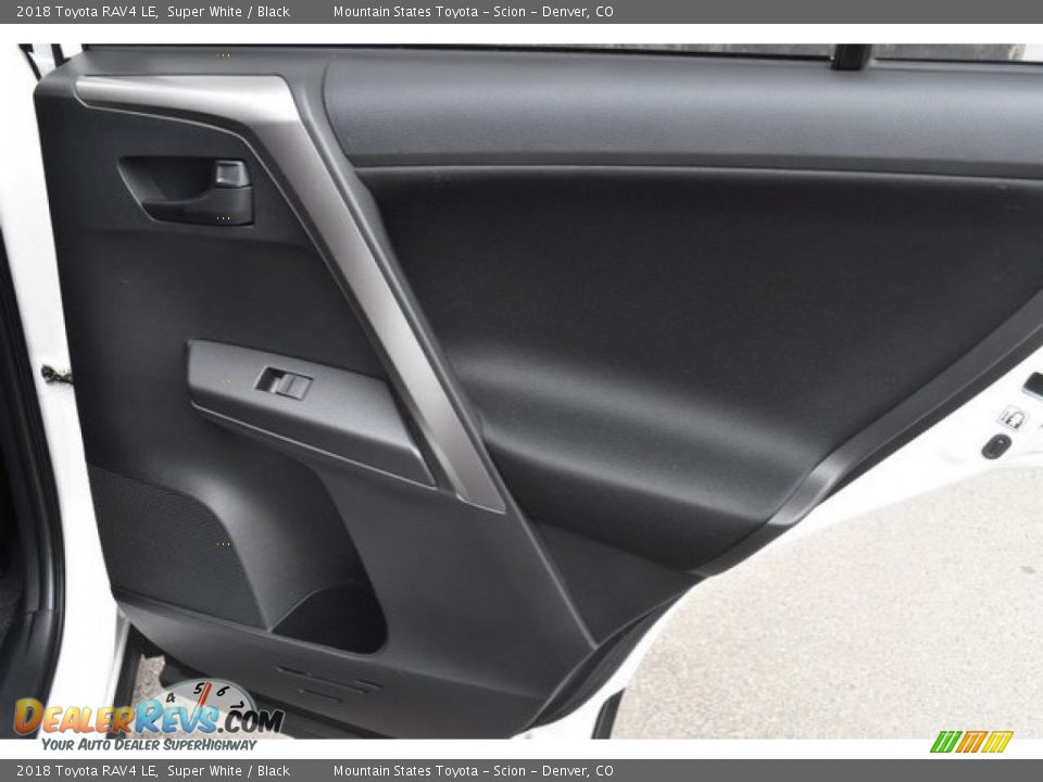 2018 Toyota RAV4 LE Super White / Black Photo #22