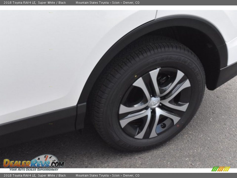 2018 Toyota RAV4 LE Super White / Black Photo #33