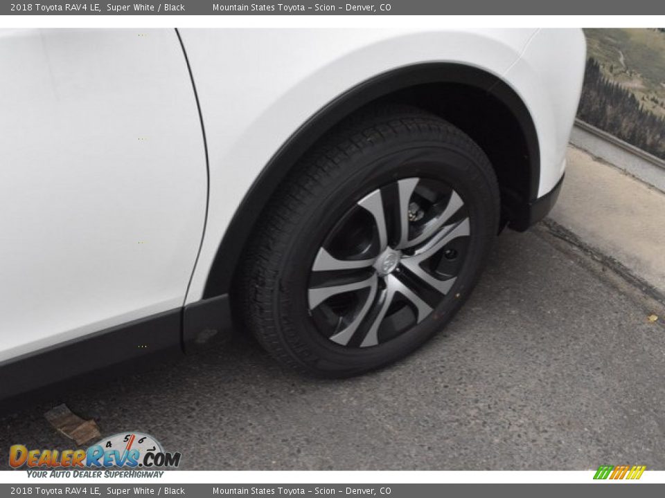 2018 Toyota RAV4 LE Super White / Black Photo #35
