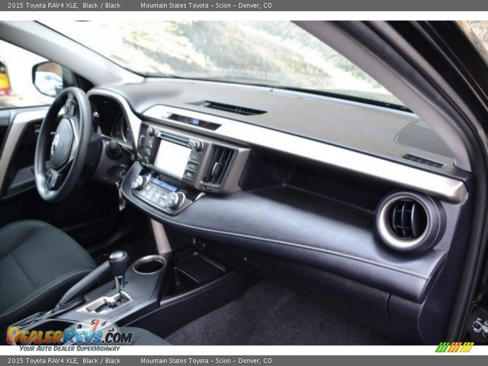 2015 Toyota RAV4 XLE Black / Black Photo #17