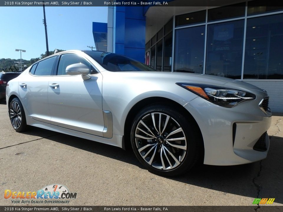 Front 3/4 View of 2018 Kia Stinger Premium AWD Photo #9