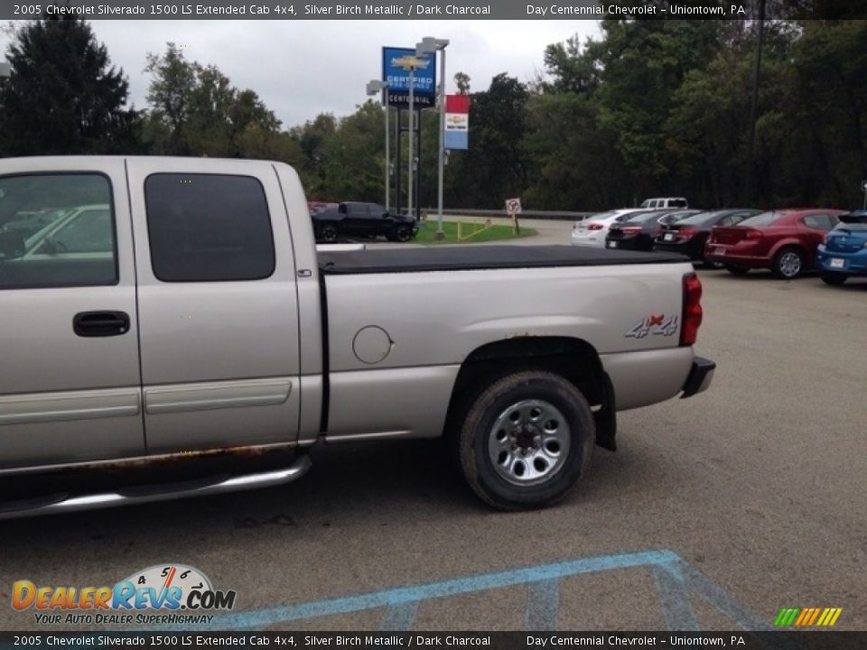 2005 Chevrolet Silverado 1500 LS Extended Cab 4x4 Silver Birch Metallic / Dark Charcoal Photo #4