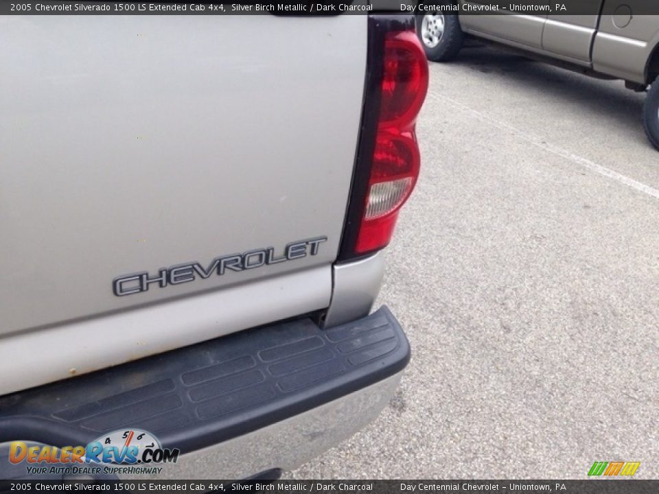 2005 Chevrolet Silverado 1500 LS Extended Cab 4x4 Silver Birch Metallic / Dark Charcoal Photo #5