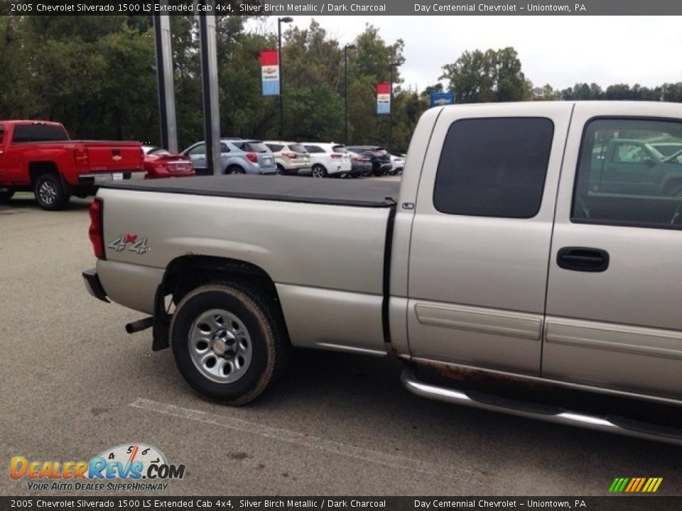 2005 Chevrolet Silverado 1500 LS Extended Cab 4x4 Silver Birch Metallic / Dark Charcoal Photo #8