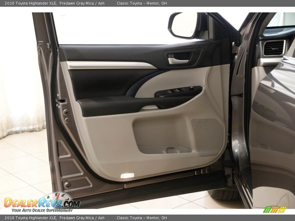 2016 Toyota Highlander XLE Predawn Gray Mica / Ash Photo #4