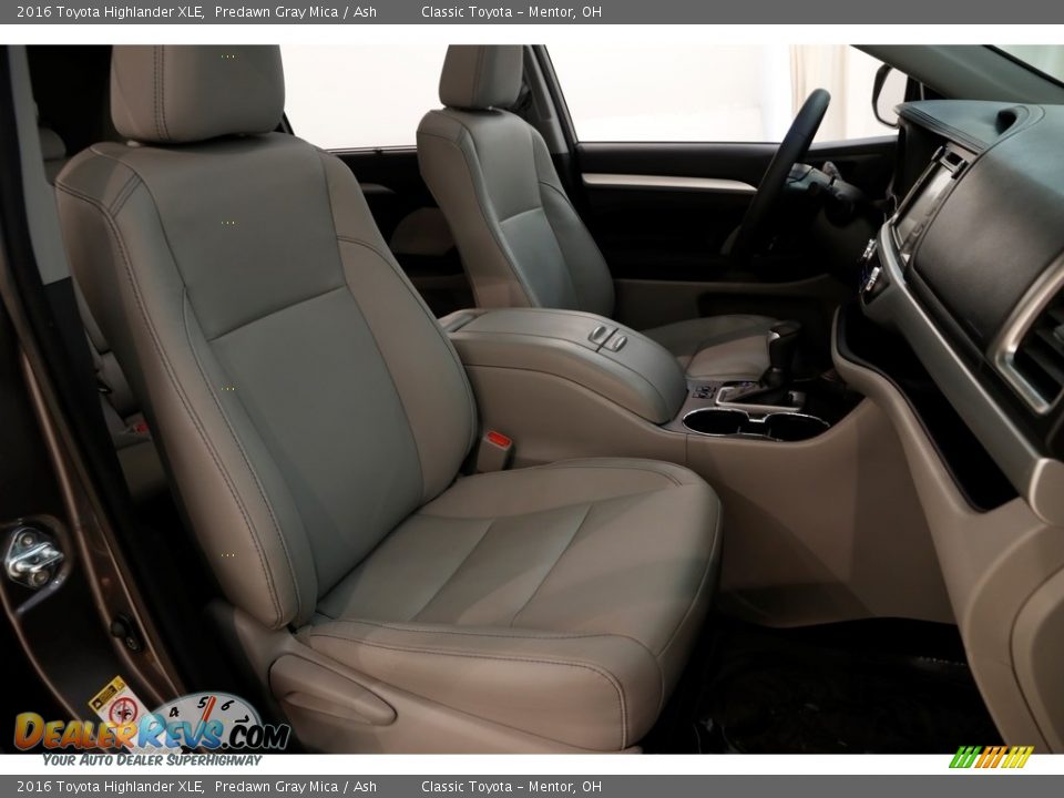 2016 Toyota Highlander XLE Predawn Gray Mica / Ash Photo #17