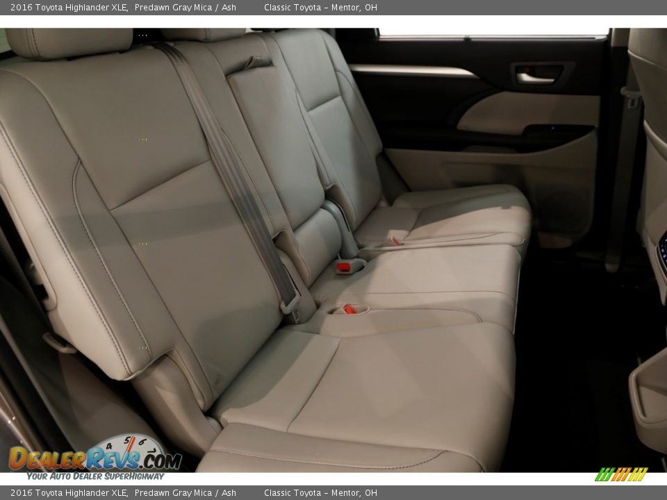 2016 Toyota Highlander XLE Predawn Gray Mica / Ash Photo #18