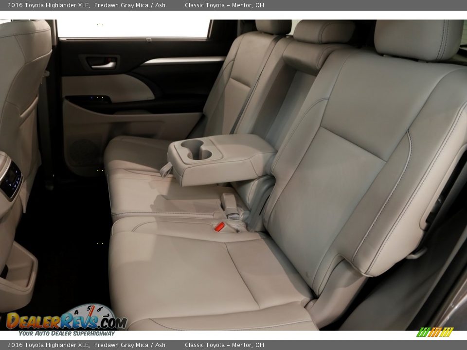 2016 Toyota Highlander XLE Predawn Gray Mica / Ash Photo #20
