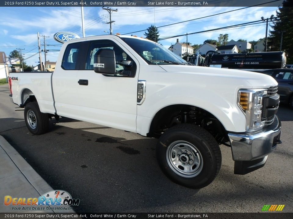 Front 3/4 View of 2019 Ford F250 Super Duty XL SuperCab 4x4 Photo #3