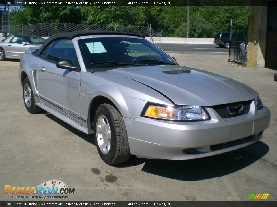 2000 Ford Mustang V6 Convertible Silver Metallic / Dark Charcoal Photo #2