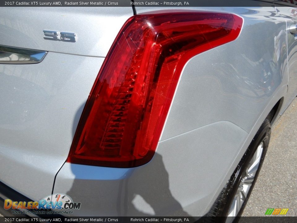 2017 Cadillac XT5 Luxury AWD Radiant Silver Metallic / Cirrus Photo #11