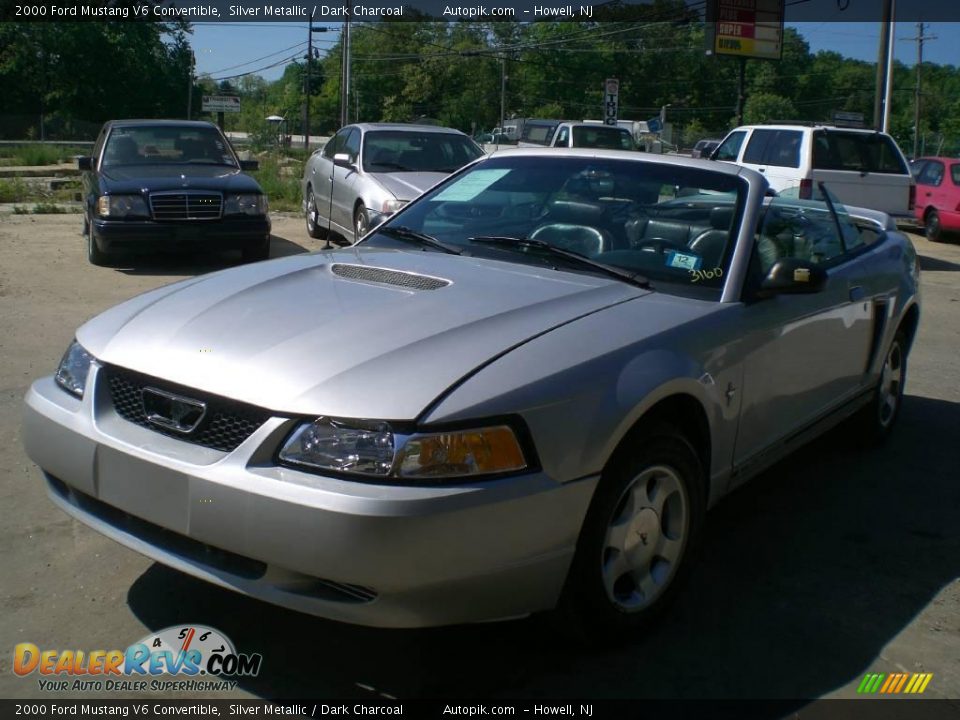 2000 Ford Mustang V6 Convertible Silver Metallic / Dark Charcoal Photo #11