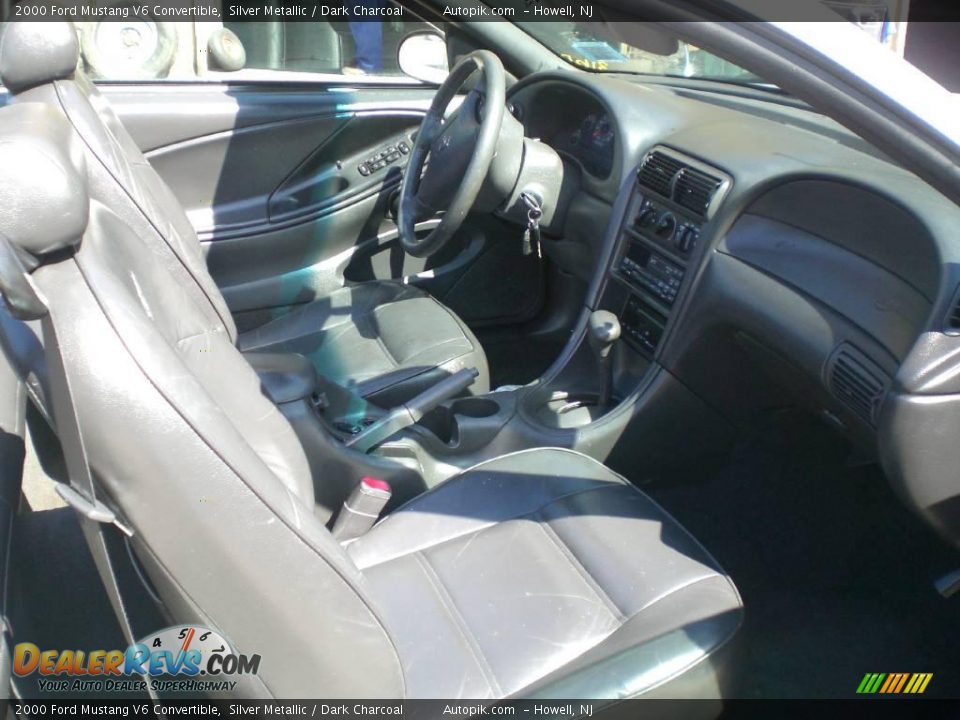 2000 Ford Mustang V6 Convertible Silver Metallic / Dark Charcoal Photo #18