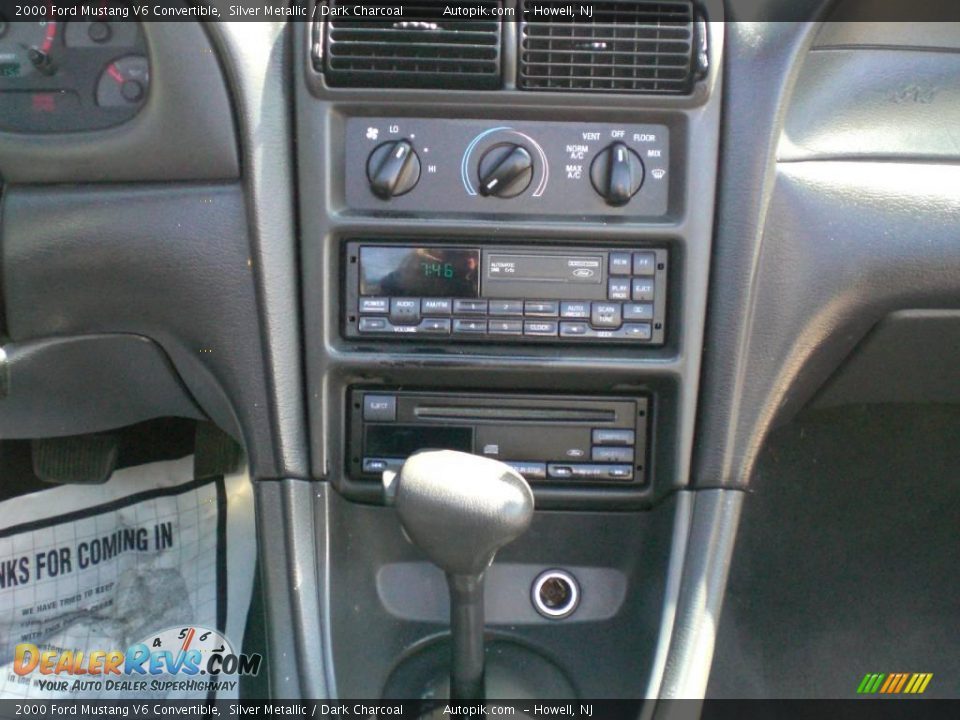 2000 Ford Mustang V6 Convertible Silver Metallic / Dark Charcoal Photo #21