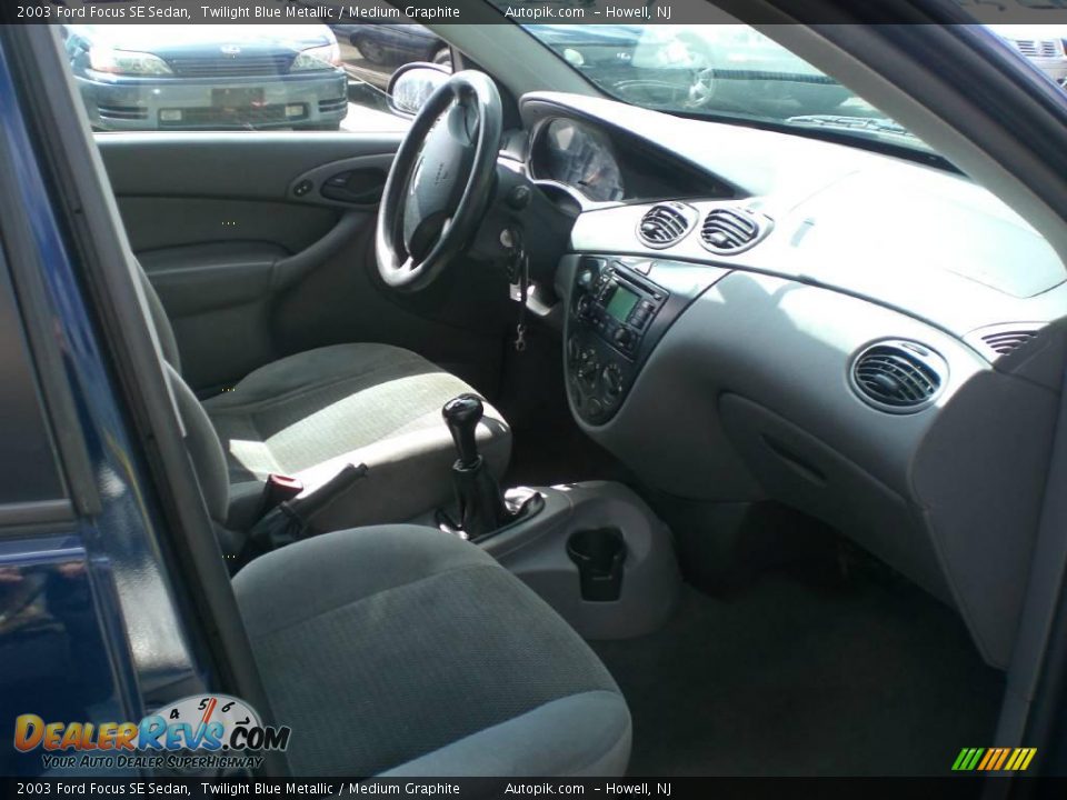 2003 Ford Focus SE Sedan Twilight Blue Metallic / Medium Graphite Photo #10