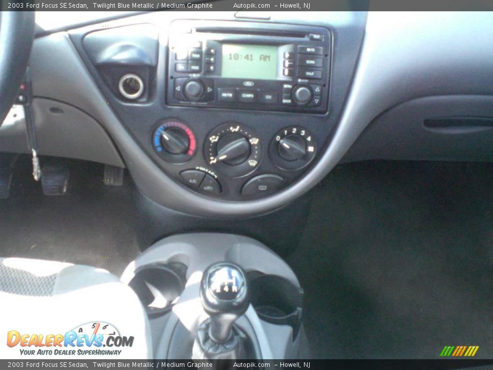 2003 Ford Focus SE Sedan Twilight Blue Metallic / Medium Graphite Photo #13