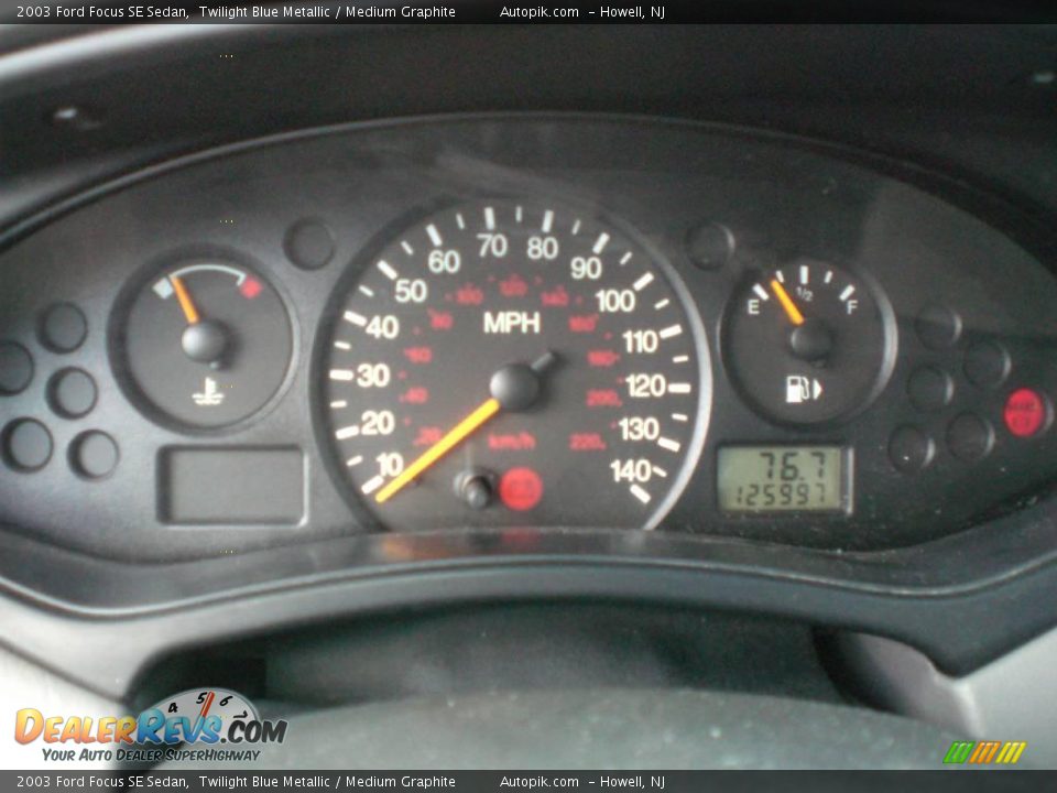 2003 Ford Focus SE Sedan Twilight Blue Metallic / Medium Graphite Photo #16