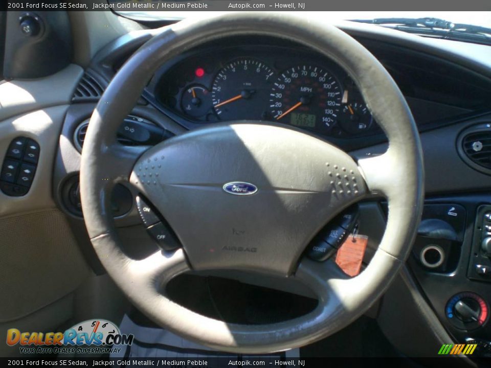 2001 Ford Focus SE Sedan Jackpot Gold Metallic / Medium Pebble Photo #14